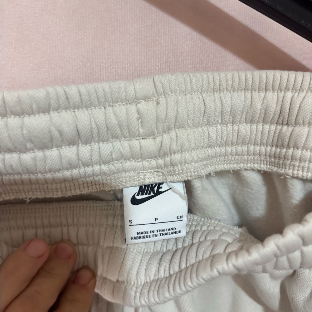 Nike Woman’s Sport Sweatpants Beige Club Fleece Size Small Drawstring Joggers - Picture 6 of 8